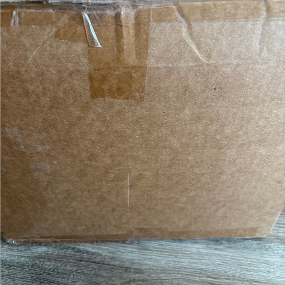 Pronovias Elegant White Wedding Dress - Picture 3 of 4